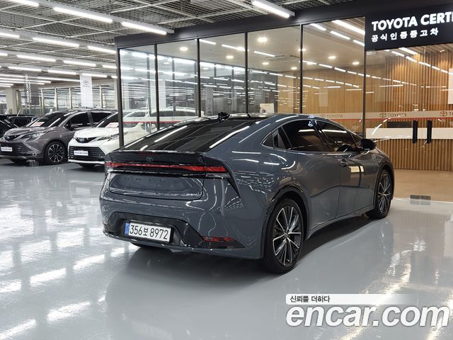 Toyota Prius 5-го поколения 2.0 XLE - фото 1