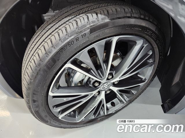 Toyota Prius 5-го поколения 2.0 XLE - фото 4