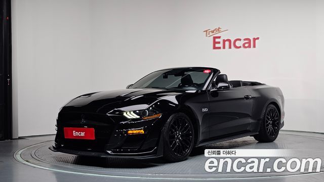 Ford Mustang GT Convertible - фото 0