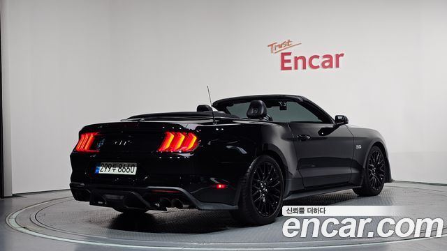 Ford Mustang GT Convertible - фото 1