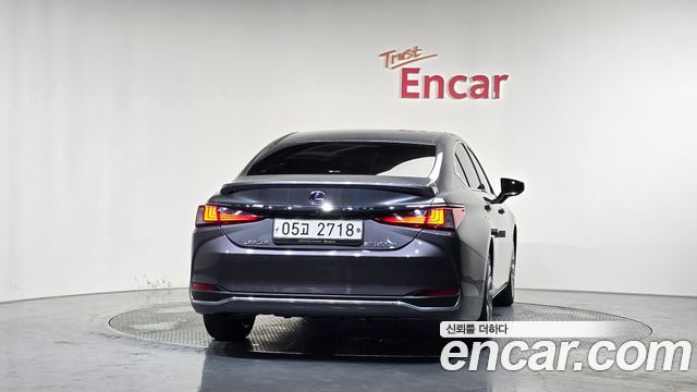 Lexus ES 300h 7-го поколения Luxury Plus - фото 3
