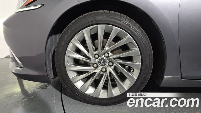 Lexus ES 300h 7-го поколения Luxury Plus - фото 4