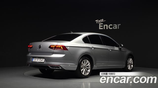 Volkswagen Passat B8 2.0 TDI Premium - фото 1