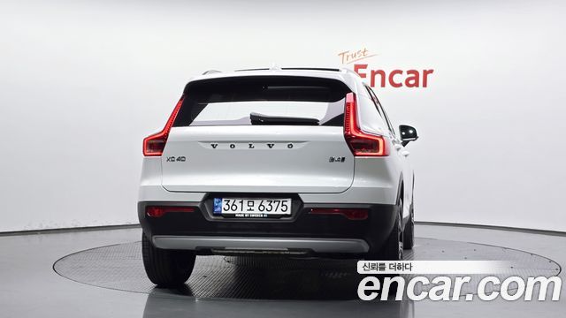 Volvo XC40 B4 Inscription - фото 2