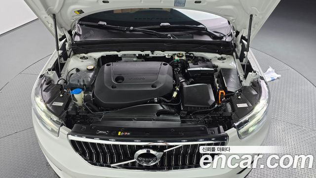 Volvo XC40 B4 Inscription - фото 4