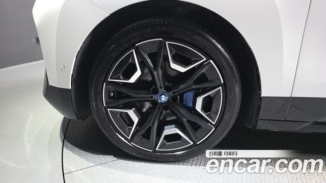 BMW iX xDrive50 Sports Plus - фото 4