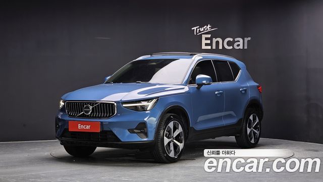 Volvo XC40 B4 Ultimate Bright - фото 0