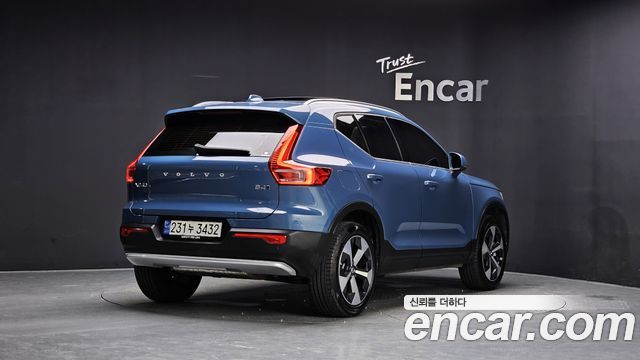 Volvo XC40 B4 Ultimate Bright - фото 1