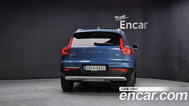 Volvo XC40 B4 Ultimate Bright - фото 3