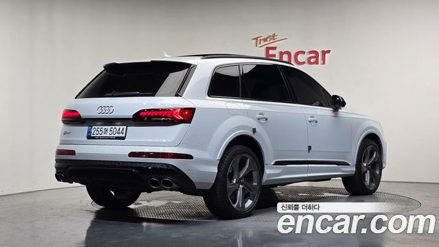 Audi SQ7 4.0 TFSI Quattro - фото 1