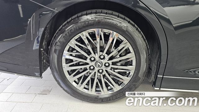 Lexus LM 2-го поколения 500h Royal - фото 4