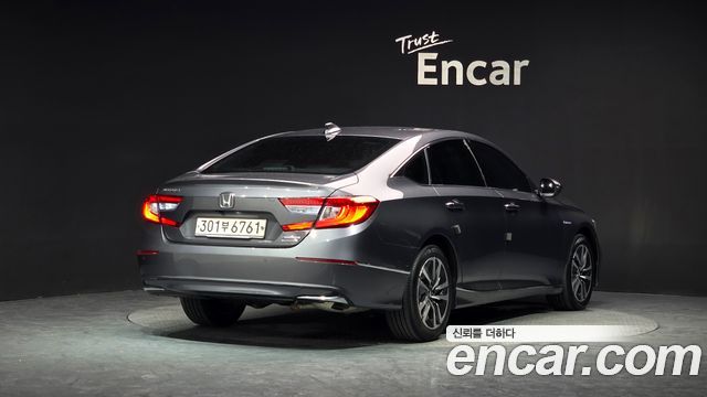 Honda Accord 10-го поколения 2.0 Hybrid Touring - фото 1