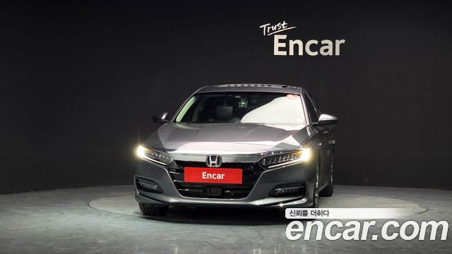 Honda Accord 10-го поколения 2.0 Hybrid Touring - фото 2