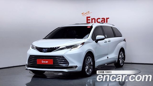 Toyota Sienna 4-го поколения 2.5 Hybrid 2WD - фото 0