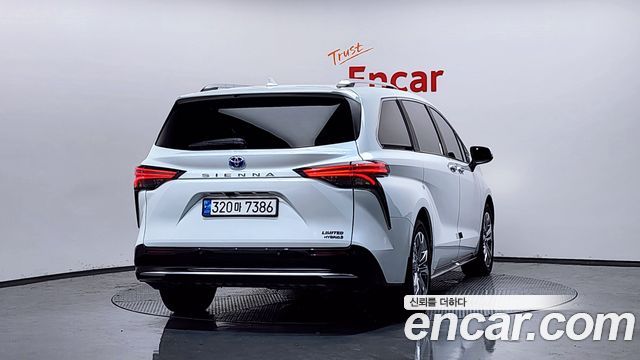 Toyota Sienna 4-го поколения 2.5 Hybrid 2WD - фото 3
