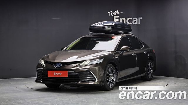 Toyota Camry XV70 2.5 XLE Hybrid - фото 0
