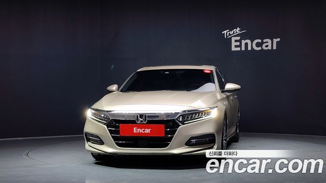 Honda Accord 10-го поколения 2.0 Hybrid Touring - фото 2