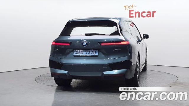 BMW iX xDrive50 Sports Plus - фото 3