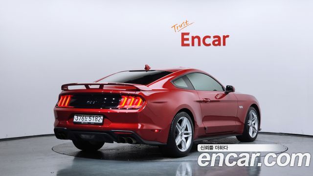 Ford Mustang GT Coupe - фото 1
