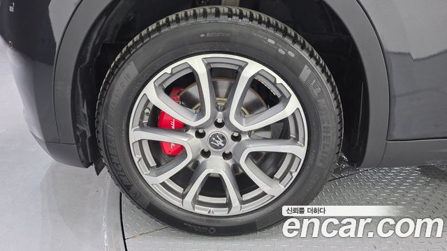 Maserati Levante 3.0 AWD - фото 4