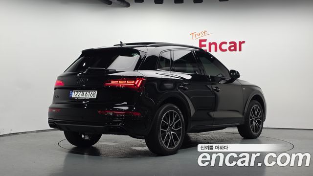Audi Q5 FY 45 TFSI Quattro Premium - фото 1