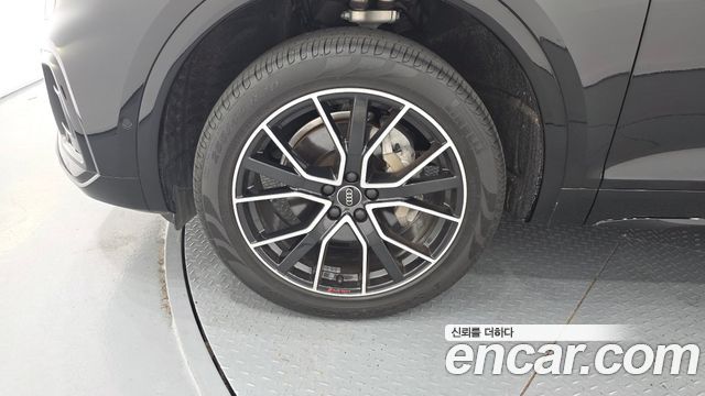 Audi Q5 FY 45 TFSI Quattro Premium - фото 4