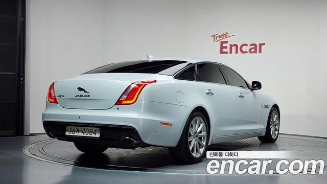 Jaguar XJ 3.0D Premium Luxury LWB X351 - фото 1