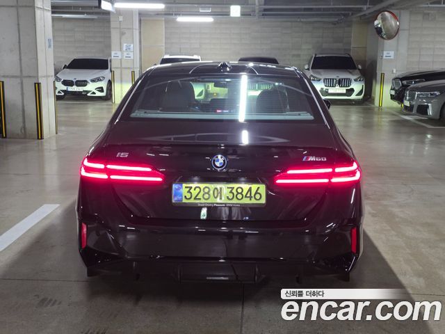 BMW i5 G60 M60 xDrive - фото 3