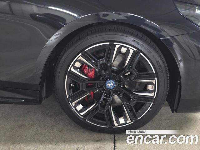 BMW i5 G60 M60 xDrive - фото 4