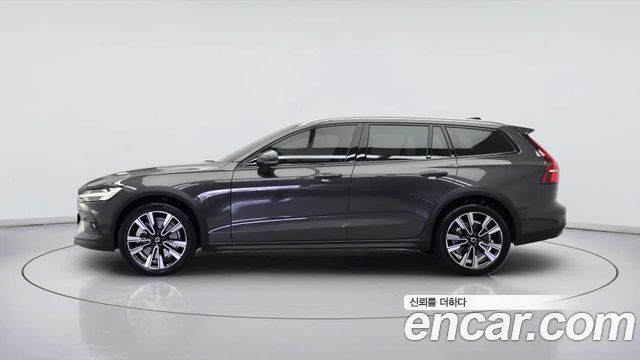 Volvo V60 Cross Country 2-го поколения B5 Ultimate AWD - фото 2