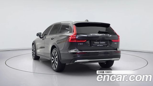 Volvo V60 Cross Country 2-го поколения B5 Ultimate AWD - фото 3