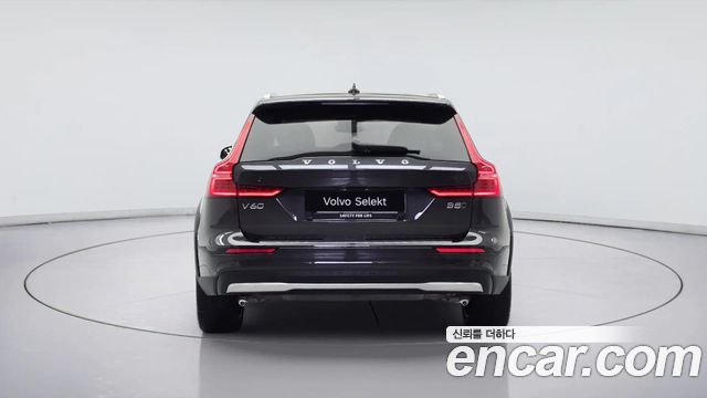 Volvo V60 Cross Country 2-го поколения B5 Ultimate AWD - фото 4