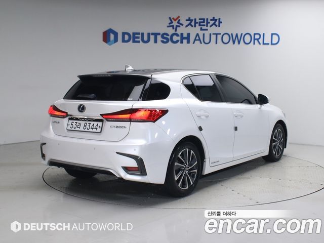 Lexus CT200h 1.8 Supreme ZWA10 - фото 1