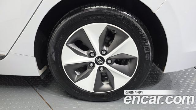 Hyundai Ioniq Electric Q - фото 4