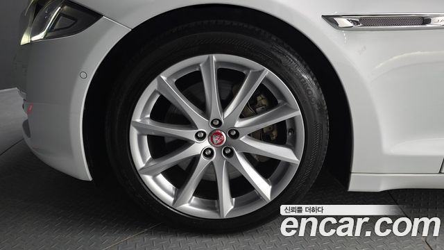 Jaguar XJ 3.0D Premium Luxury LWB X351 - фото 4