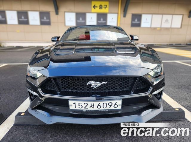Ford Mustang GT Convertible - фото 0