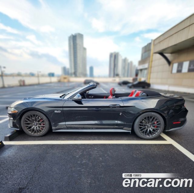Ford Mustang GT Convertible - фото 2
