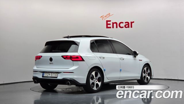 Volkswagen Golf 8-го поколения 2.0 GTI - фото 1