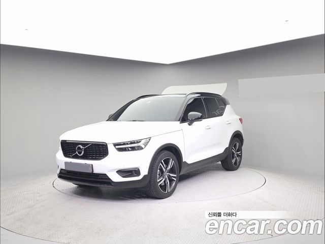 Volvo XC40 T4 R-Design - фото 0