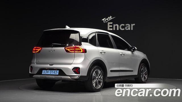 Kia Niro Plus Air - фото 1