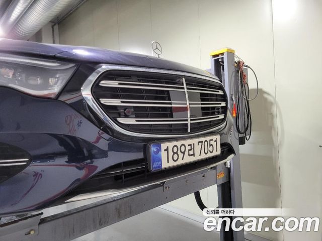 Mercedes-Benz E-Class W214 E300 4MATIC Exclusive - фото 0