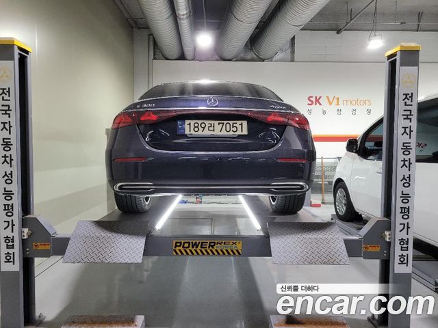 Mercedes-Benz E-Class W214 E300 4MATIC Exclusive - фото 1