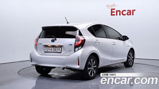 Toyota Prius 1.5 - фото 1