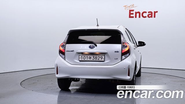 Toyota Prius 1.5 - фото 3