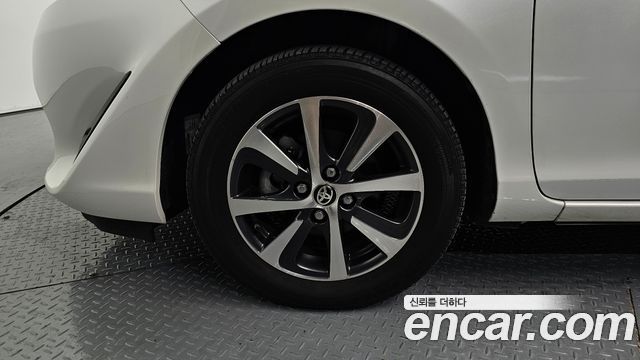 Toyota Prius 1.5 - фото 4