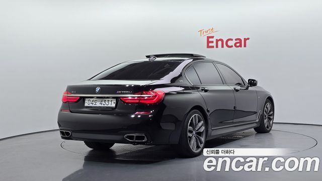BMW 7 Series G11 M760Li xDrive - фото 1