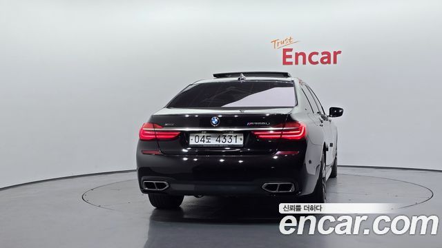 BMW 7 Series G11 M760Li xDrive - фото 3