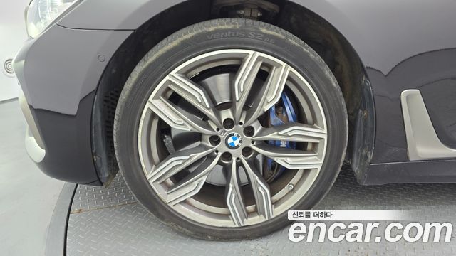 BMW 7 Series G11 M760Li xDrive - фото 4