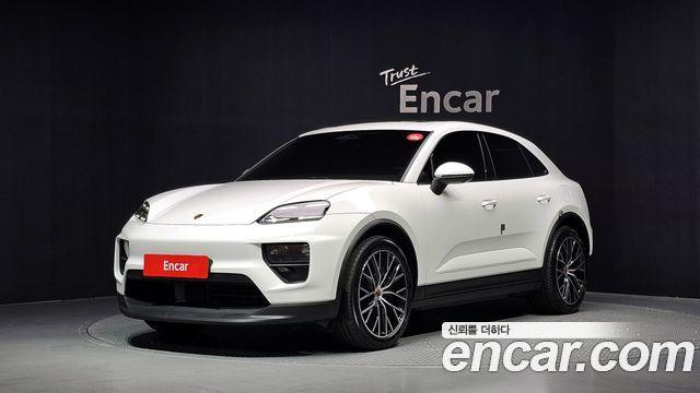 Porsche Macan EV Base 4 - фото 0
