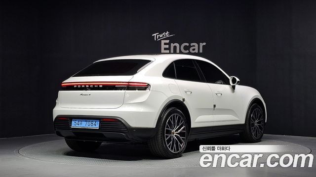 Porsche Macan EV Base 4 - фото 1